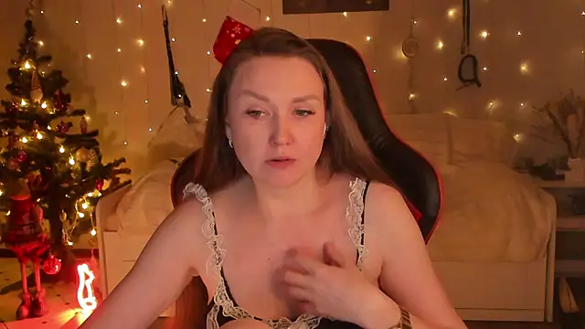 desperatehousewife   online show from December 18, 5:06 pm