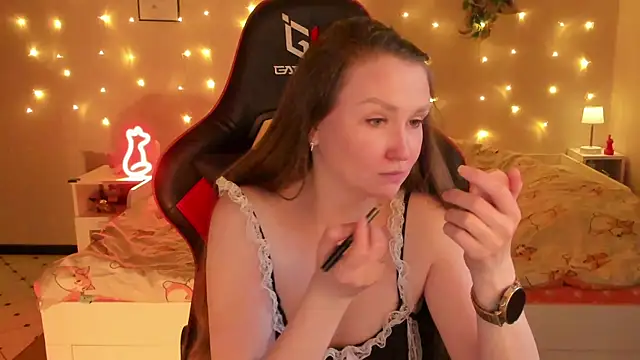 desperatehousewife   online show from June 21, 7:08 pm