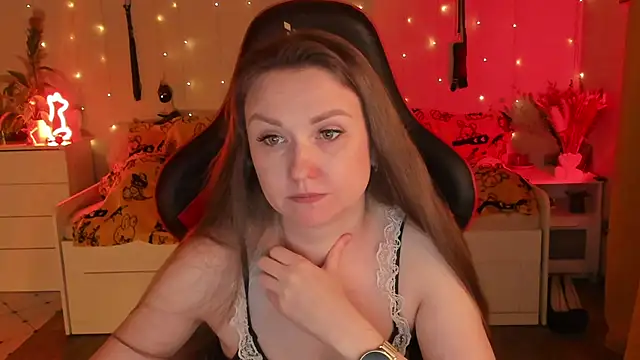 desperatehousewife   online show from October 26, 6:08 pm