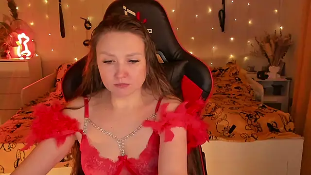 desperatehousewife   online show from October 19, 6:10 pm