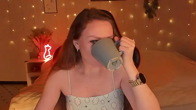 desperatehousewife   online show from March 1, 7:03 pm