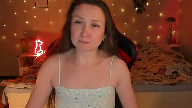 desperatehousewife   online show from April 4, 7:09 pm