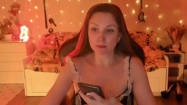 desperatehousewife   online show from December 13, 8:04 pm