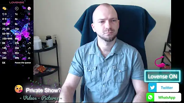 Snapshot of RealManHaveHairy chatting on June 5, 4:28 am RealManHaveHairy online show from June 5, 4:28 am