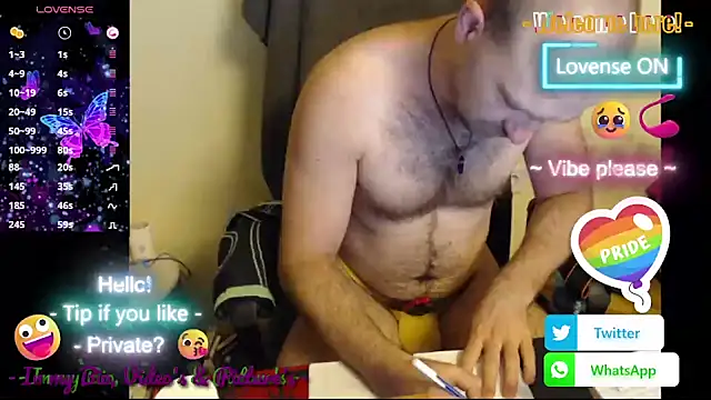Snapshot of RealManHaveHairy chatting on September 28, 4:30 am RealManHaveHairy online show from September 28, 4:30 am