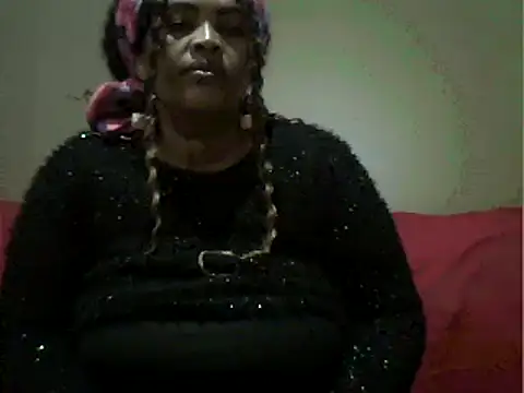 Snapshot of SexxyBoob chatting on June 12, 10:40 pm SexxyBoob online show from June 12, 10:40 pm
