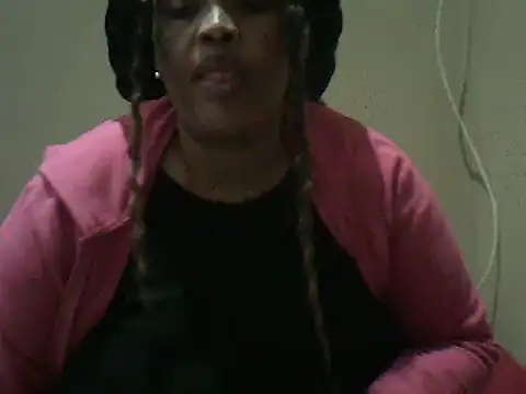 Snapshot of SexxyBoob chatting on June 9, 9:38 pm SexxyBoob online show from June 9, 9:38 pm