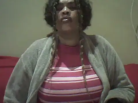 Snapshot of SexxyBoob chatting on July 4, 11:20 pm SexxyBoob online show from July 4, 11:20 pm
