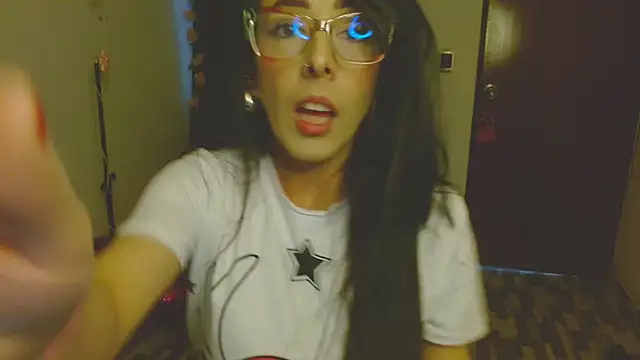 ella peck online show from December 21, 10:10 pm