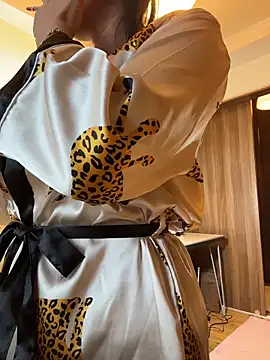 Snapshot of Hotmomcheckk_ chatting on November 28, 11:43 am Hotmomcheckk online show from November 28, 11:43 am