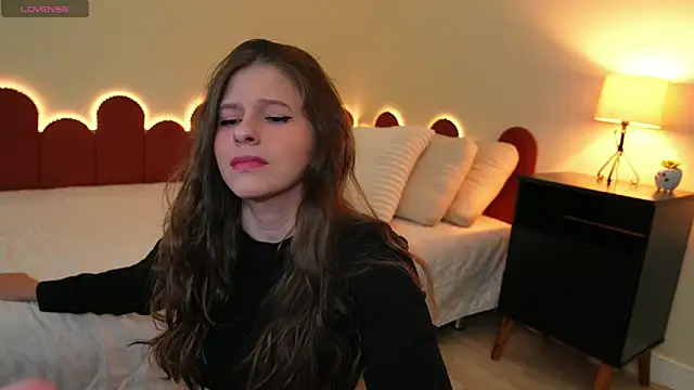 cuteface bigass  online show from June 3, 6:34 pm