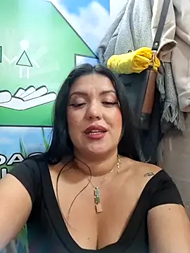 Snapshot of Sophie-hatter chatting on June 1, 3:22 pm Sophie-hatter online show from June 1, 3:22 pm