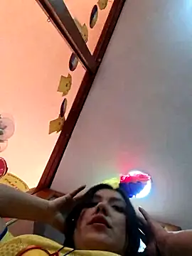 Sophie-hatter online show from June 17, 1:10 pm