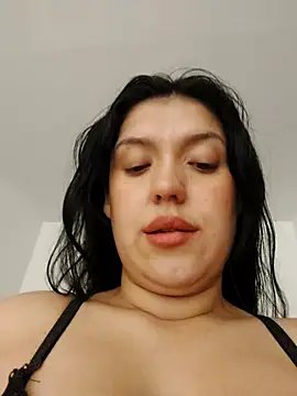Sophie-hatter online show from March 17, 8:30 pm