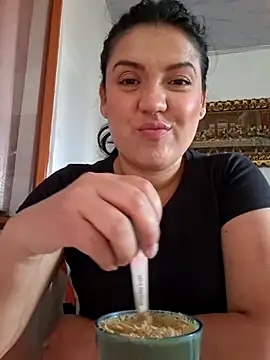 Snapshot of Sophie-hatter chatting on May 17, 4:40 pm Sophie-hatter online show from May 17, 4:40 pm