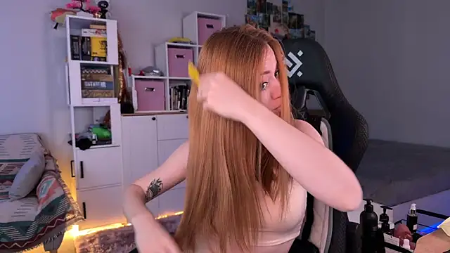 LinaWitch online show from October 25, 1:01 pm