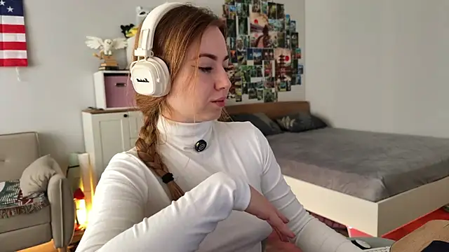 Snapshot of LinaWitch chatting on March 23, 8:36 am LinaWitch online show from March 23, 8:36 am