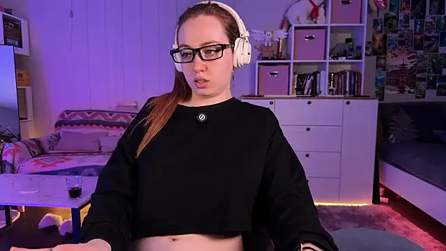 Snapshot of LinaWitch chatting on February 13, 1:55 pm LinaWitch online show from February 13, 1:55 pm