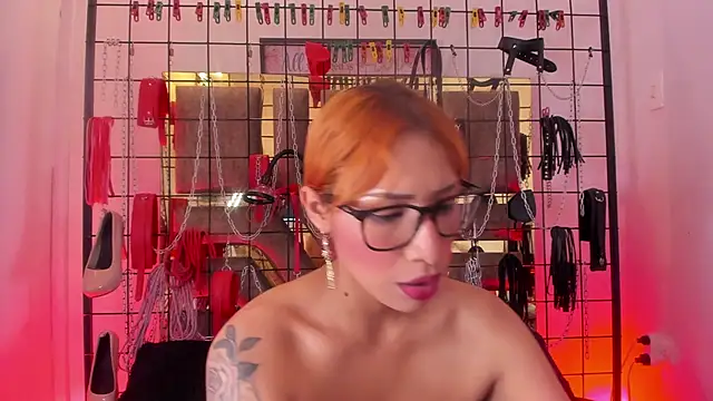 Snapshot of charrlotte_quinn chatting on March 3, 8:43 pm charrlotte quinn online show from March 3, 8:43 pm