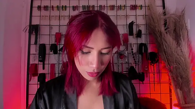 Snapshot of charrlotte_quinn chatting on October 10, 9:15 pm charrlotte quinn online show from October 10, 9:15 pm