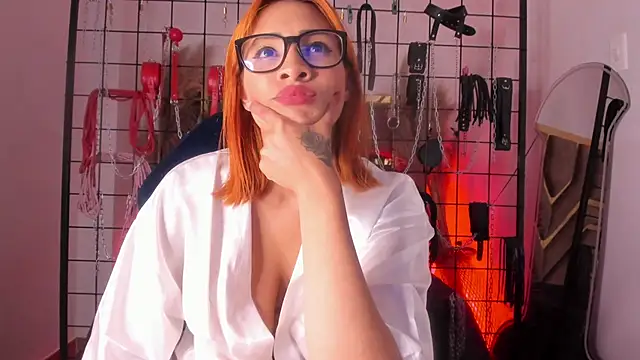 Snapshot of charrlotte_quinn chatting on February 20, 2:40 am charrlotte quinn online show from February 20, 2:40 am