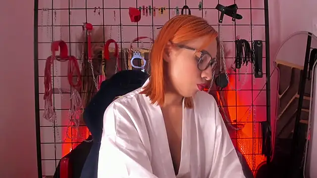Snapshot of charrlotte_quinn chatting on February 19, 8:31 pm charrlotte quinn online show from February 19, 8:31 pm