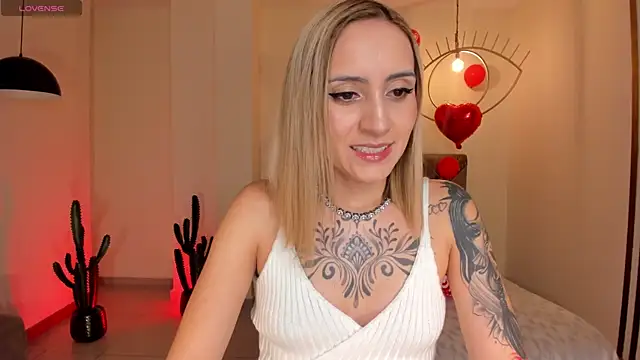 MollySundersX online show from February 13, 8:20 pm