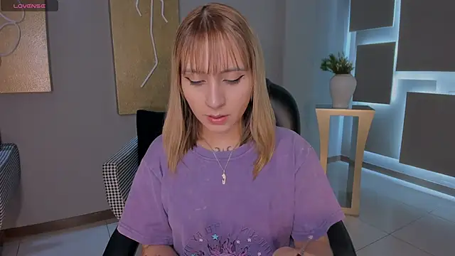 MollySundersX online show from May 8, 8:23 pm