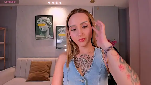 Snapshot of MollySundersX chatting on July 9, 7:57 pm MollySundersX online show from July 9, 7:57 pm