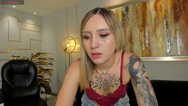 Snapshot of MollySundersX chatting on June 11, 8:39 pm MollySundersX online show from June 11, 8:39 pm