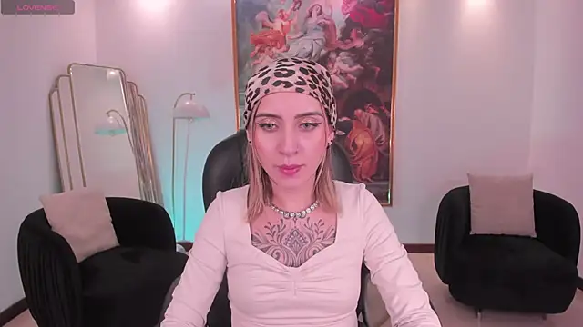 MollySundersX online show from March 25, 4:12 am