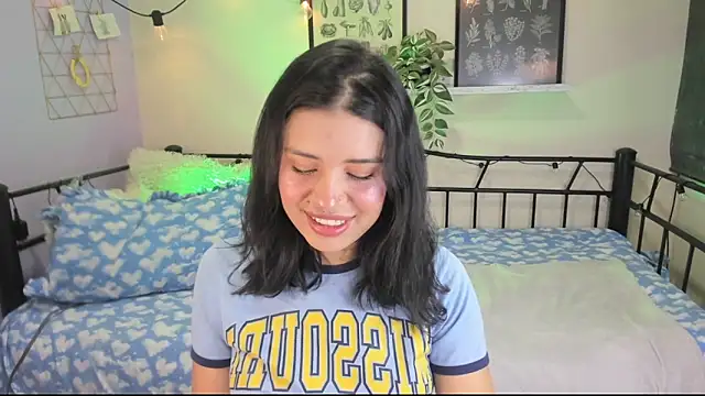 Snapshot of MiaaRose chatting on December 23, 5:40 am MiaaRose online show from December 23, 5:40 am