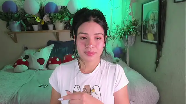 Snapshot of MiaaRose chatting on December 20, 6:00 pm MiaaRose online show from December 20, 6:00 pm