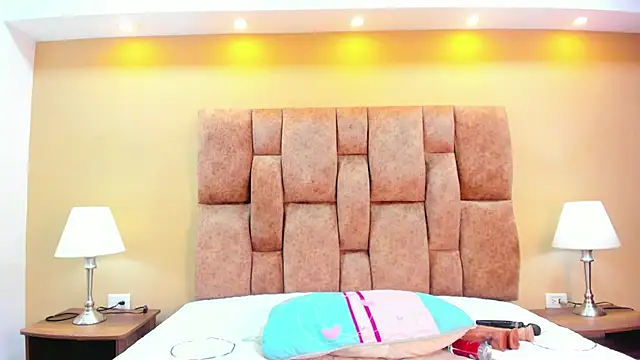 Snapshot of MiiaHot chatting on January 7, 8:36 pm MiiaHot online show from January 7, 8:36 pm