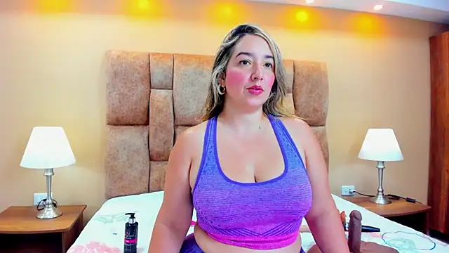 Snapshot of MiiaHot chatting on February 2, 7:46 pm MiiaHot online show from February 2, 7:46 pm