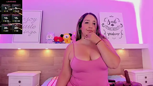 Snapshot of MiiaHot chatting on June 4, 8:13 pm MiiaHot online show from June 4, 8:13 pm