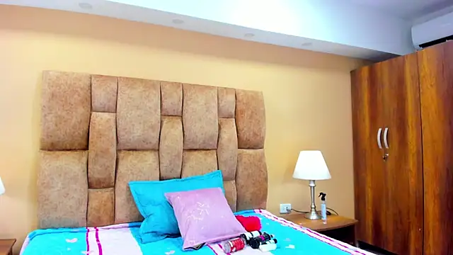 Snapshot of MiiaHot chatting on February 3, 7:52 pm MiiaHot online show from February 3, 7:52 pm