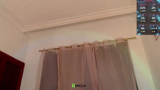 Snapshot of lanaturner_ chatting on October 20, 2:35 am lanaturner online show from October 20, 2:35 am