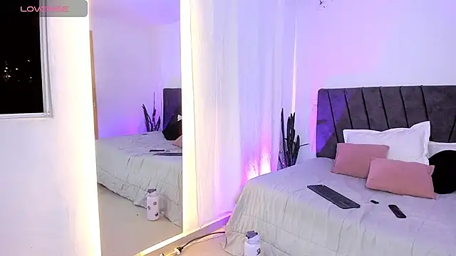 Stanlor1226 online show from April 21, 12:01 am