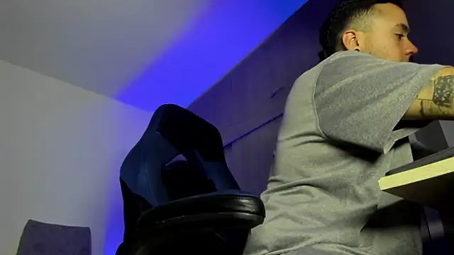 male pussy online show from November 25, 4:02 am