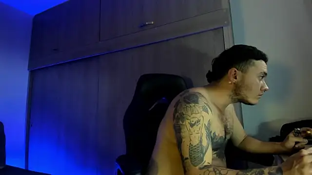 male pussy online show from December 1, 9:04 pm