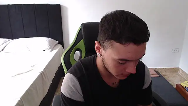 male pussy online show from February 15, 7:35 pm