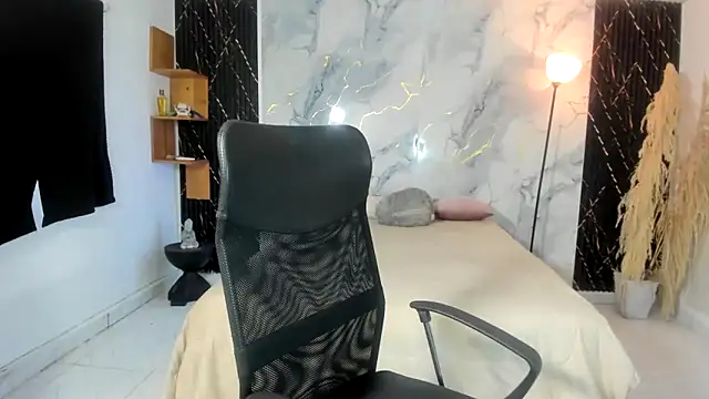 Snapshot of slim_master12 chatting on May 5, 11:08 pm slim master12 online show from May 5, 11:08 pm