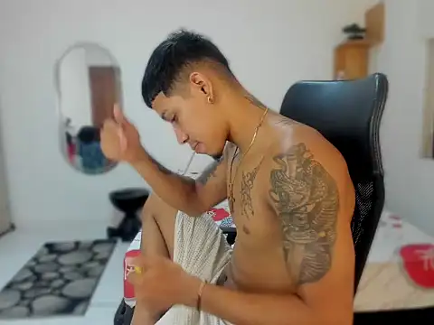 Snapshot of slim_master12 chatting on September 16, 4:02 am slim master12 online show from September 16, 4:02 am