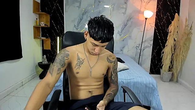Snapshot of slim_master12 chatting on May 6, 11:31 pm slim master12 online show from May 6, 11:31 pm