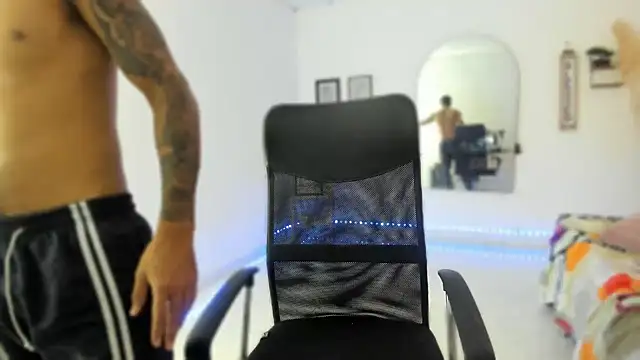 Snapshot of slim_master12 chatting on November 15, 2:59 am slim master12 online show from November 15, 2:59 am