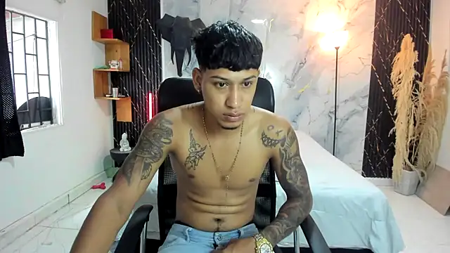 Snapshot of slim_master12 chatting on June 3, 9:08 pm slim master12 online show from June 3, 9:08 pm