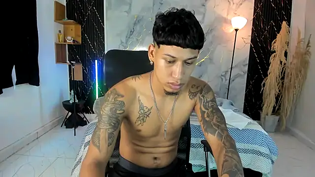 Snapshot of slim_master12 chatting on May 2, 8:25 pm slim master12 online show from May 2, 8:25 pm