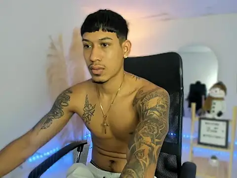 Snapshot of slim_master12 chatting on December 3, 11:25 pm slim master12 online show from December 3, 11:25 pm