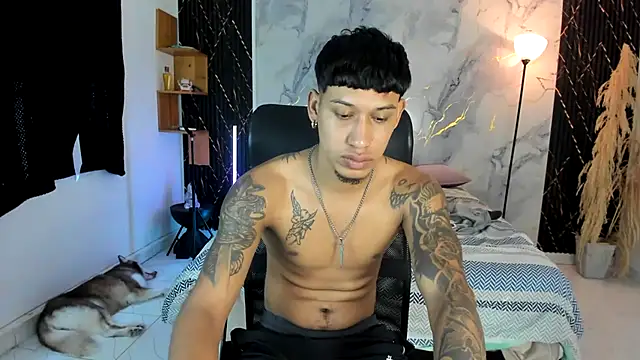 Snapshot of slim_master12 chatting on May 3, 6:44 pm slim master12 online show from May 3, 6:44 pm